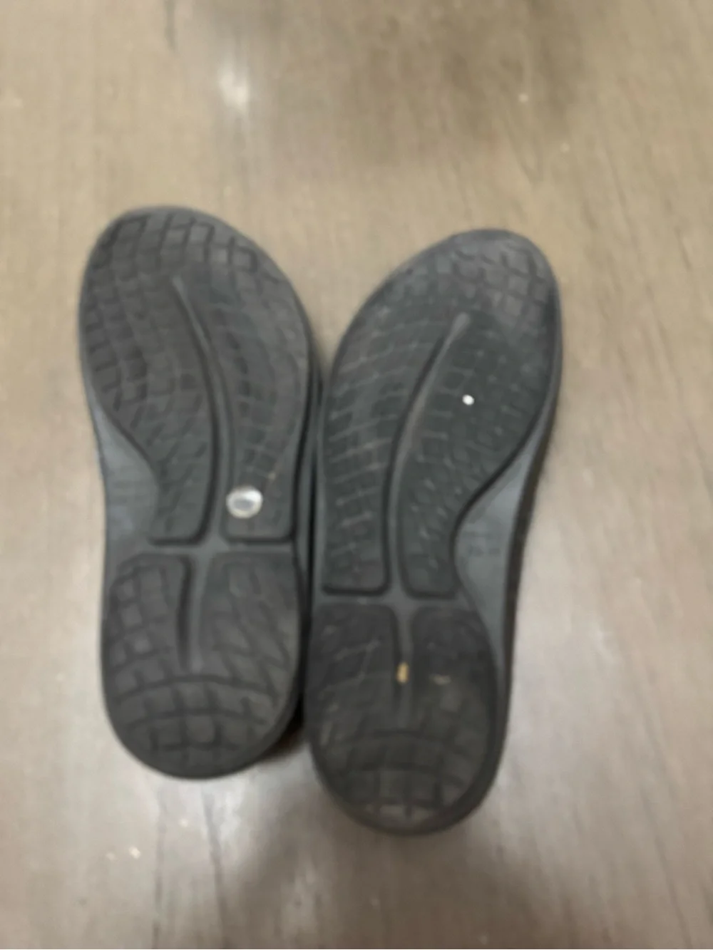 OOFOS Men's Black and Blue Gradient Recovery Flip Flops size M11